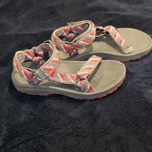 Kids Teva Hurricane Outdoor Sandals Sz 4 Gray/Red